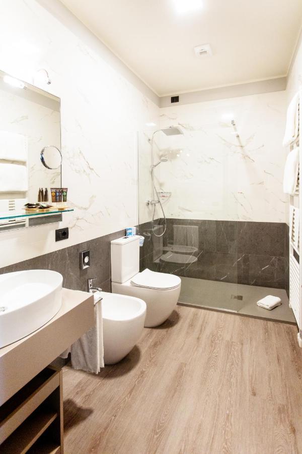 Palazzo Le Poste - Suite And Apartments ปาร์มา ภายนอก รูปภาพ