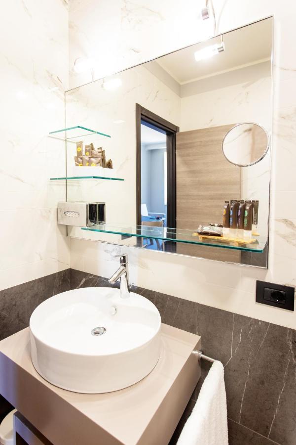 Palazzo Le Poste - Suite And Apartments ปาร์มา ภายนอก รูปภาพ